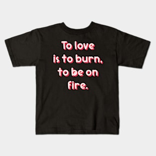 To Love is to burn Kids T-Shirt